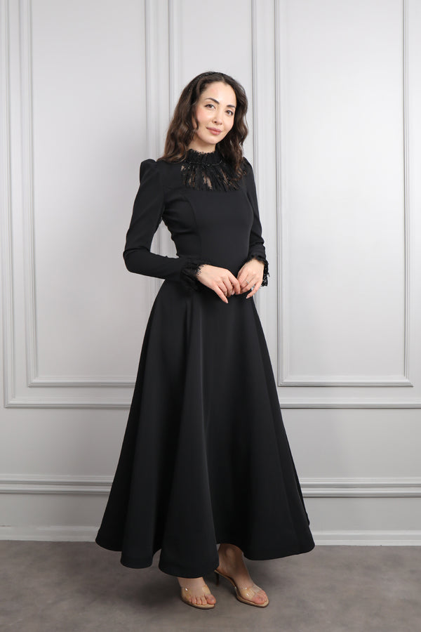 Hakim Yaka Dantelli Saç Aksesuar Detay Elbise Siyah