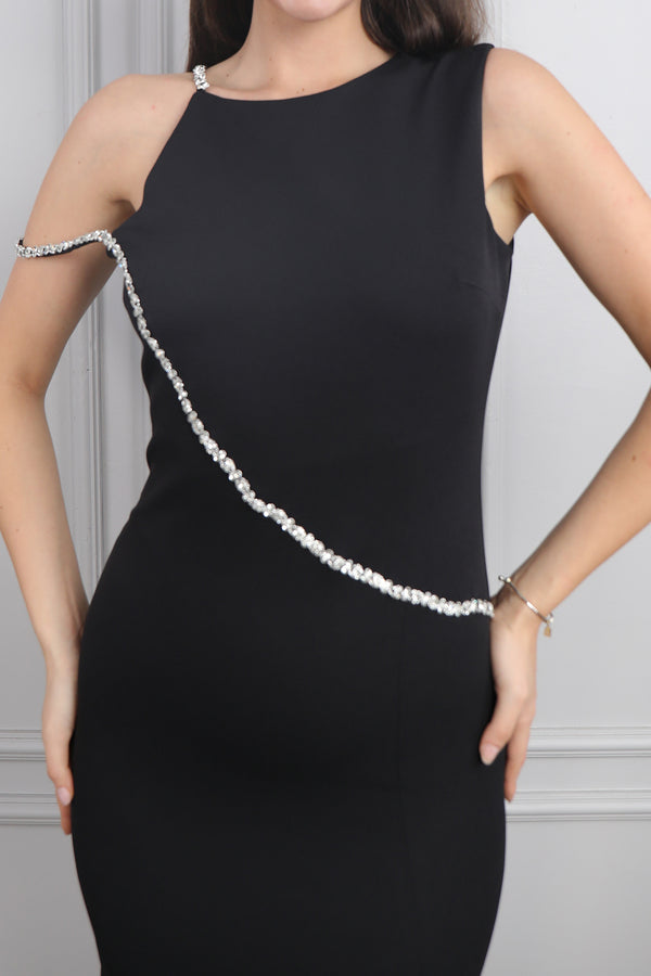 Geniş Yaka Askısı Taş Detaylı Yırtmaçlı Midi Boy Elbise Siyah