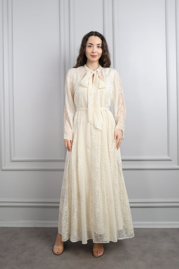 Yakası Bağlamalı Beli Kemerli Dantelli Büyük Beden Şifon Elbise Ekru