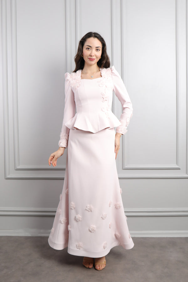 Kare Yaka Çiçek Detaylı Etek Takım Pudra