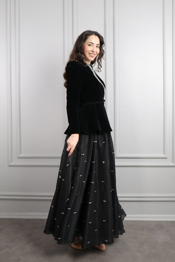 Ceketi Bağlamalı Taş İşlemeli Kadife Etek Takım Siyah