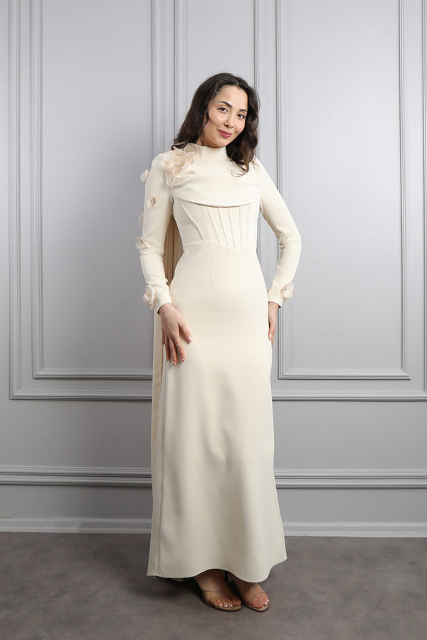 Önü Degaje Detaylı Çiçek İşlemeli Pelerinli Tesettür Abiye Bej