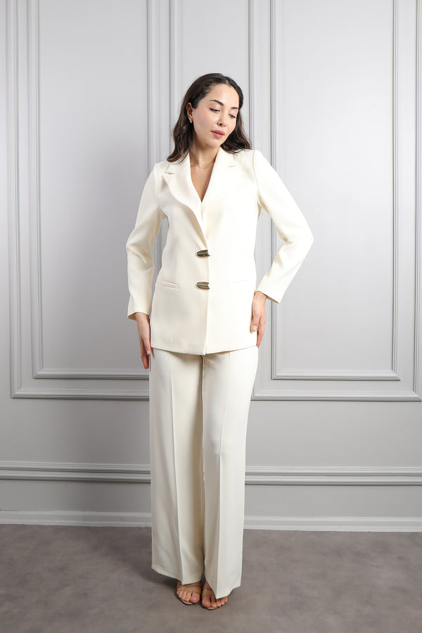 Önü Gold Düğmeli Sırtı Transapran Detaylı Pantolon Takım Ekru