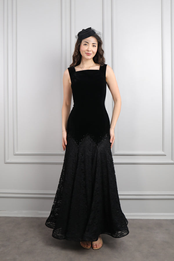 Kare Yaka Boncuk İşlemeli Dantelli Saç Aksesuar Detaylı Kadife Elbise Takım Siyah