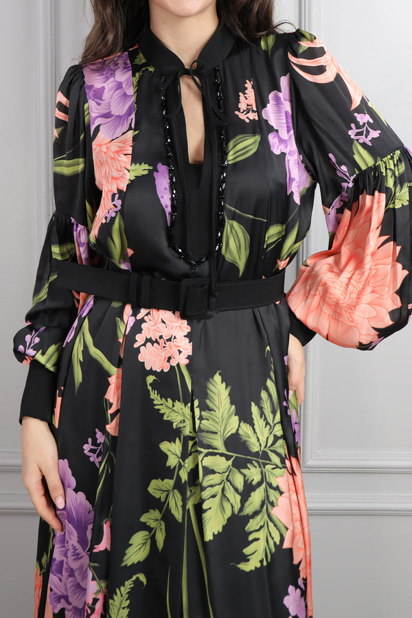 Yakası Bağlamalı Boncuk İşlemeli Desenli Büyük Beden Elbise Siyah-Pudra