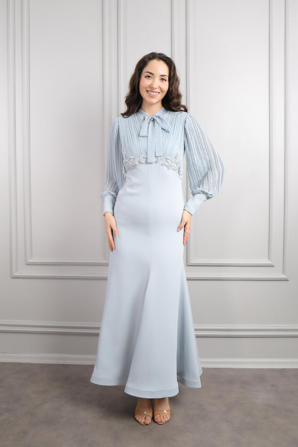 Yakası Bağlamalı Beli Boncuk İşlemeli Elbise Mavi