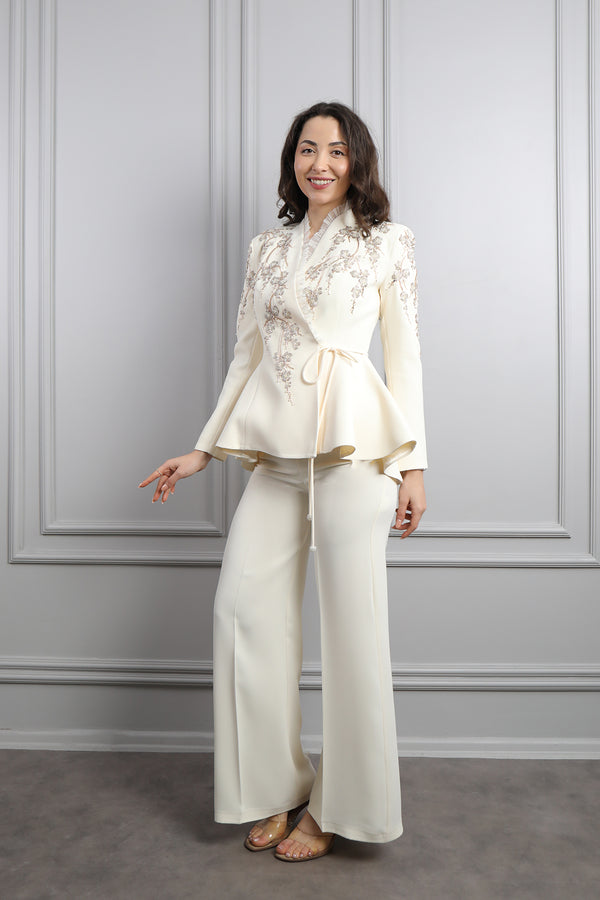 Ceketi Boncuk İşlemeli Belten Bağlamalı Pantolon Takım Ekru