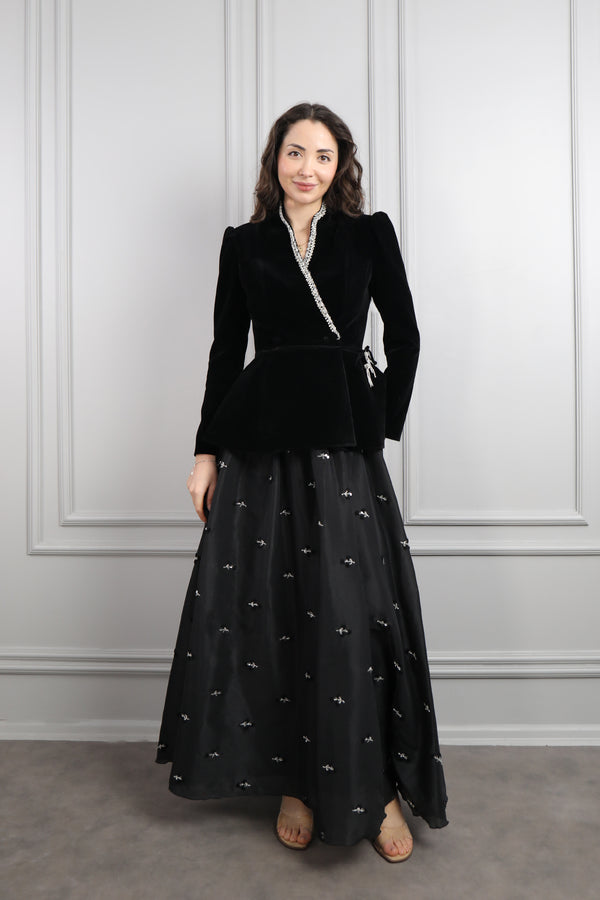 Ceketi Bağlamalı Taş İşlemeli Kadife Etek Takım Siyah