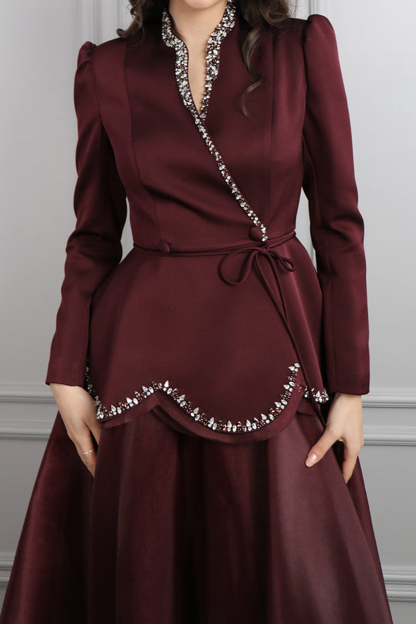 Ceketi Taş İşlemeli Beli Kuşaklı Saten Etek Takım Vişne