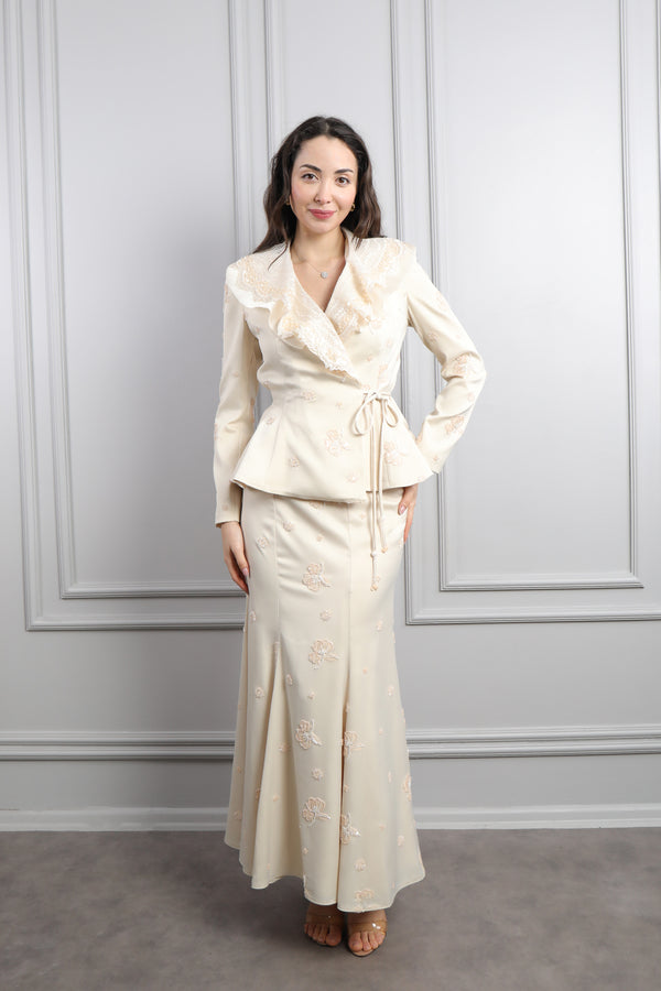 Bebe Yaka Beli Bağlamalı Boncuk İşlemeli Etek Takım Ekru