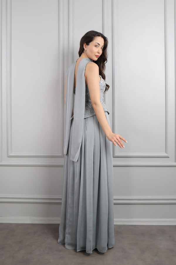 Straplez Boncuk İşlemeli Fular Detaylı Şifon Abiye Gri