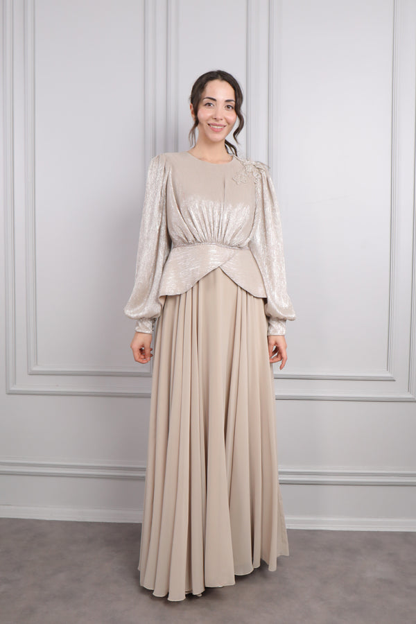 Oval Yaka Omuzu Boncuk İşlemeli Şifon Elbise Bej
