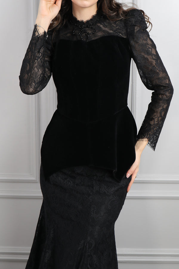 Hakim Yaka Danteli Saç Aksesuar Detaylı Kadife Etek Takım Siyah