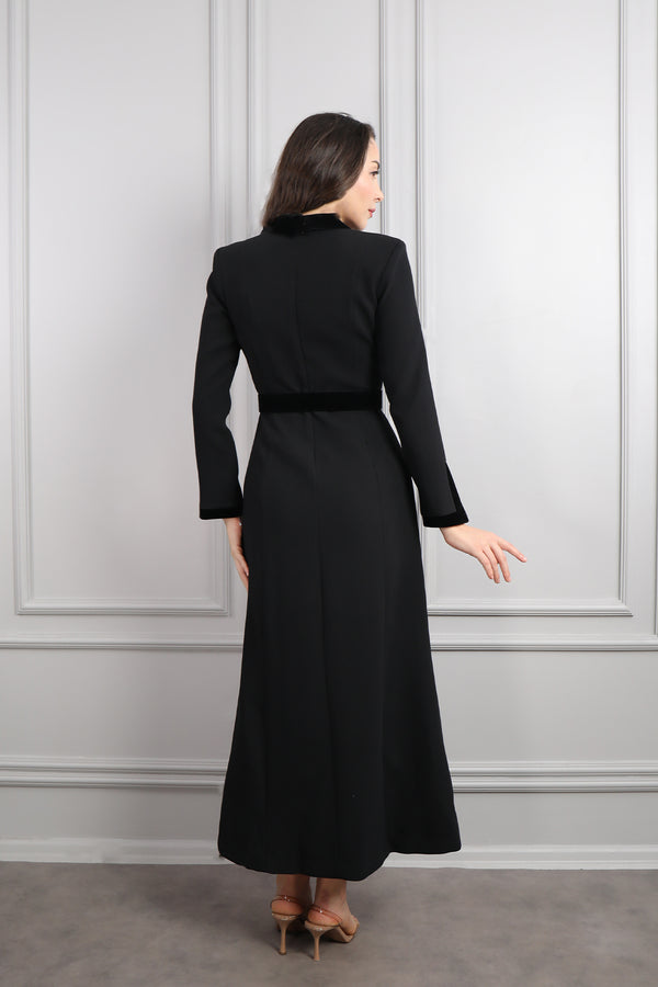 Beli Kemerli Kadife Detaylı Yırtmaçlı Elbise Siyah