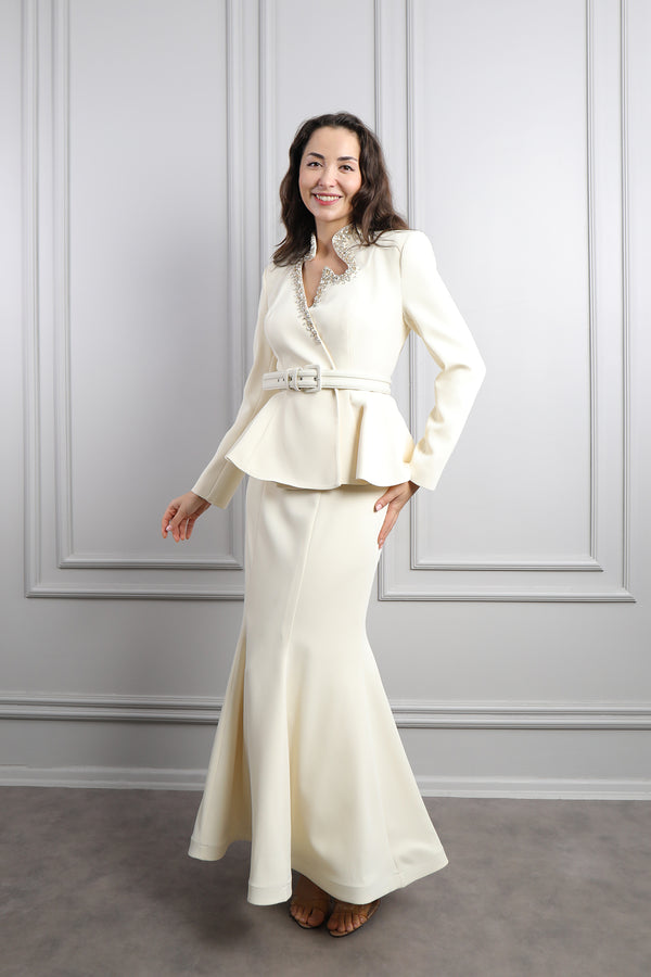 Asimetrik Yaka Beli Kemerli Taş Detaylı Etek Takım Ekru