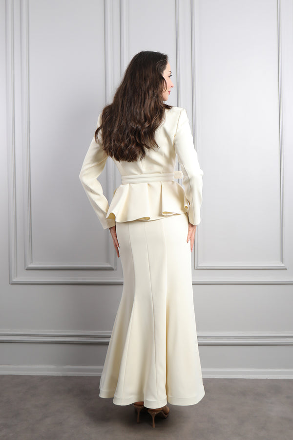 Asimetrik Yaka Beli Kemerli Taş Detaylı Etek Takım Ekru
