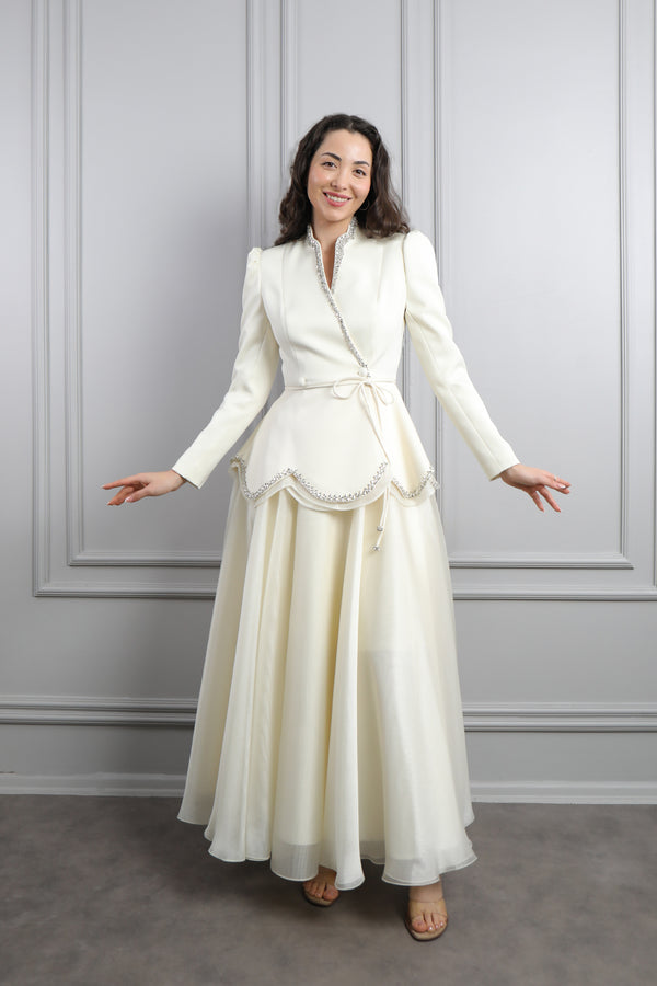 Ceketi Taş İşlemeli Beli Kuşaklı Saten Etek Takım Ekru