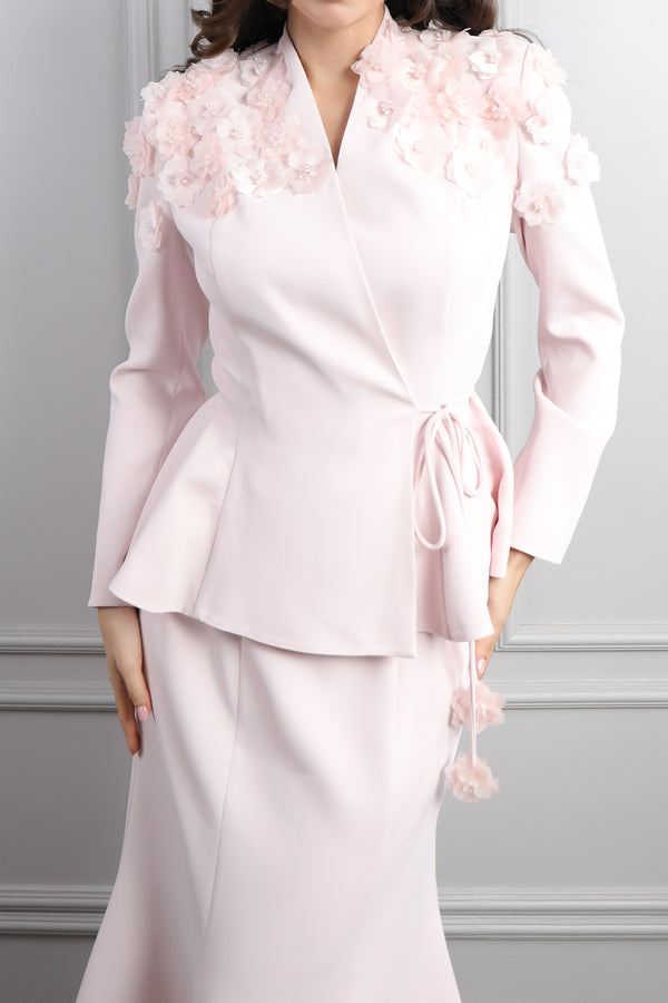 Omuzu Çiçek Detaylı Beli Kuşaklı Etek Takım Pudra