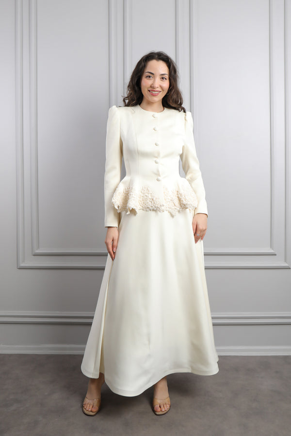 Ceketi Düğme Detaylı Boncuk İşlemeli Etek Takım Ekru