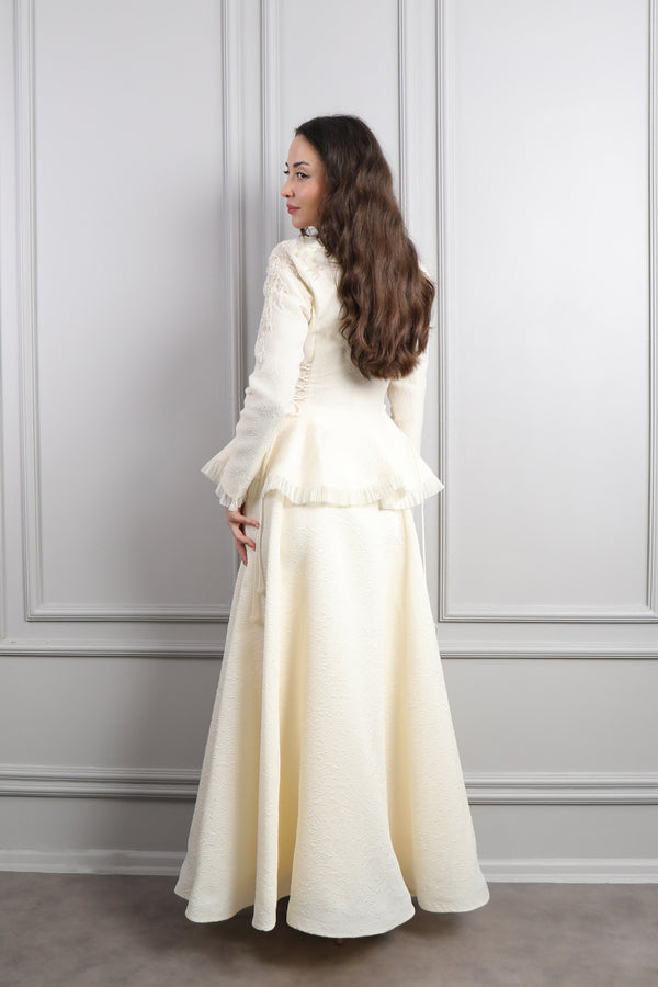 Ceketi Fırfırlı Boncuk İşlemeli Çanta Aksesuar Detaylı Etek Takım Ekru