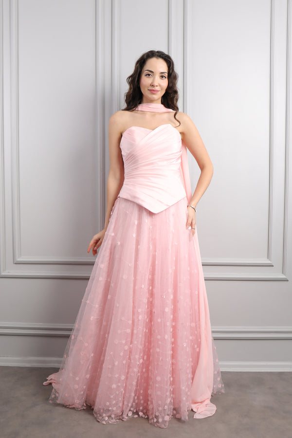 Straplez Drapeli Fular Detaylı Eteği Tüllü Abiye Pudra