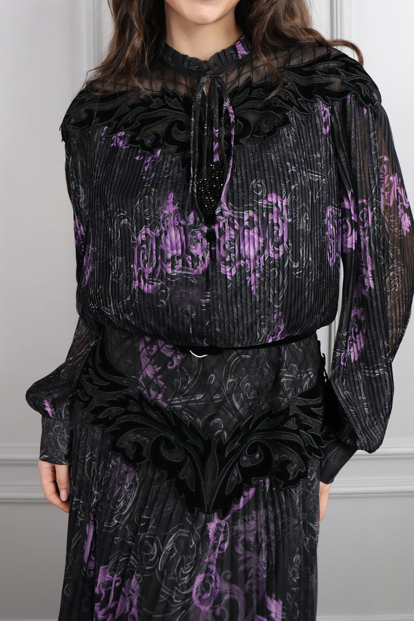 Yakası Bağlamalı Kadife Detaylı Desenli Büyük Beden Şifon Elbise Siyah-Lila