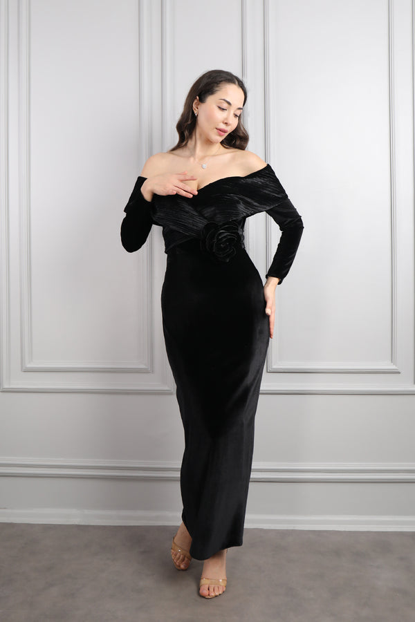 Kayık Yaka Beli Çiçek Detaylı Kadife Abiye Siyah