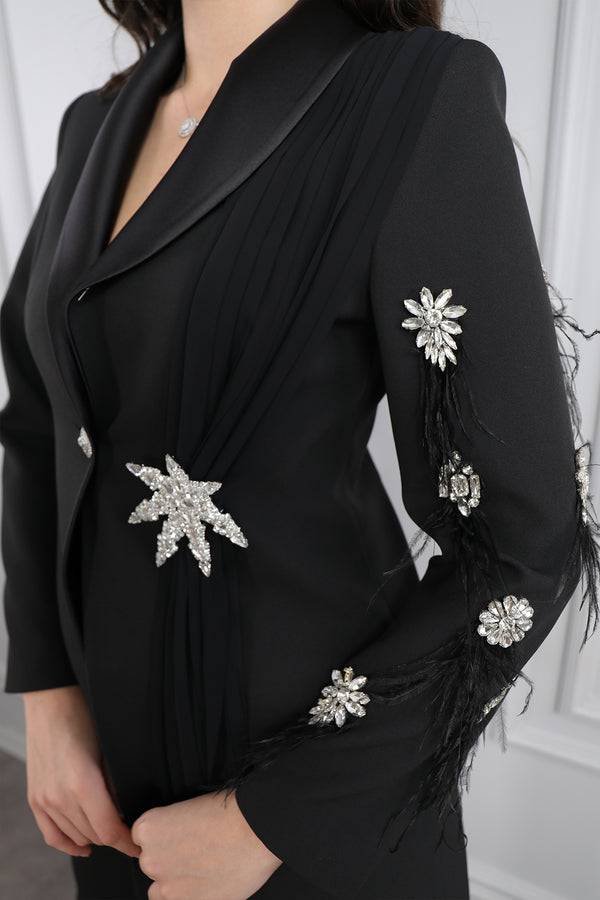 Ceketi Taş Detaylı Tüylü Pelerinli Büyük Beden Pantolon Takım Siyah