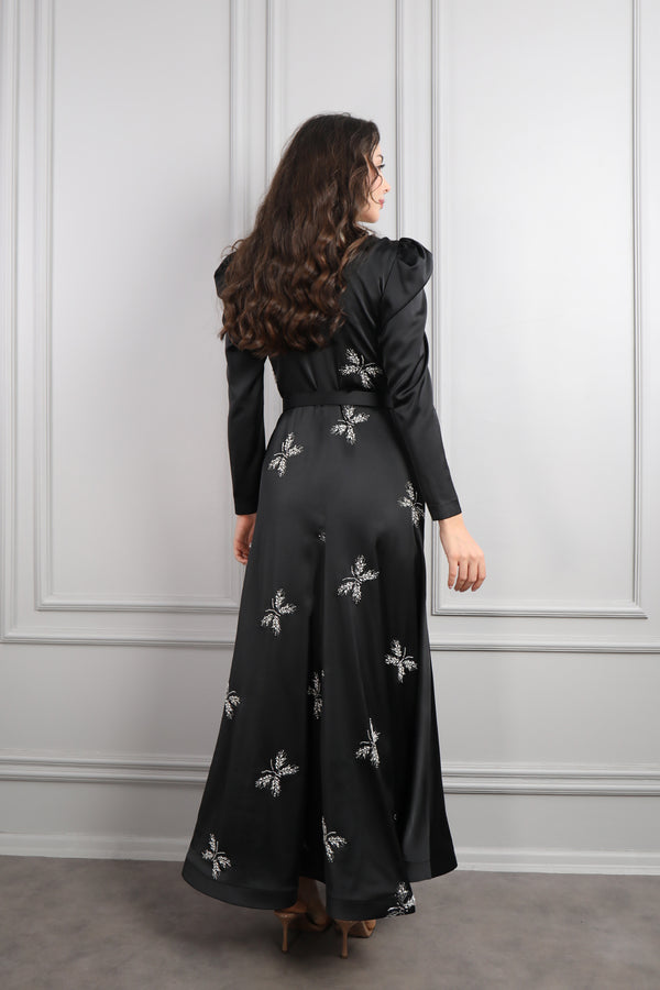 Bebe Yaka Beli Kemerli Boncuk İşlemeli Saten Elbise Siyah