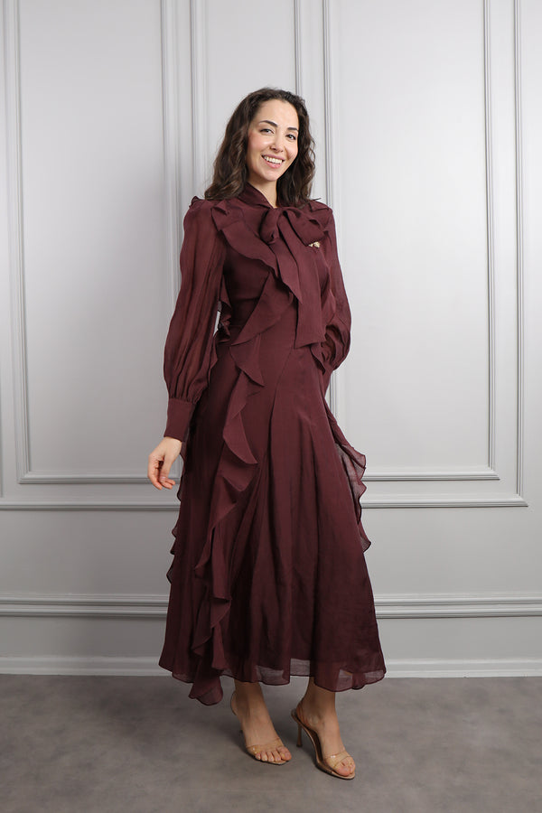 Yakası Bağlmalı Broş Detaylı Fırfırlı Elbise Bordo