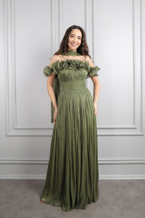 Kayık Yaka Volanlı Fular Detaylı Şifon Abiye Haki