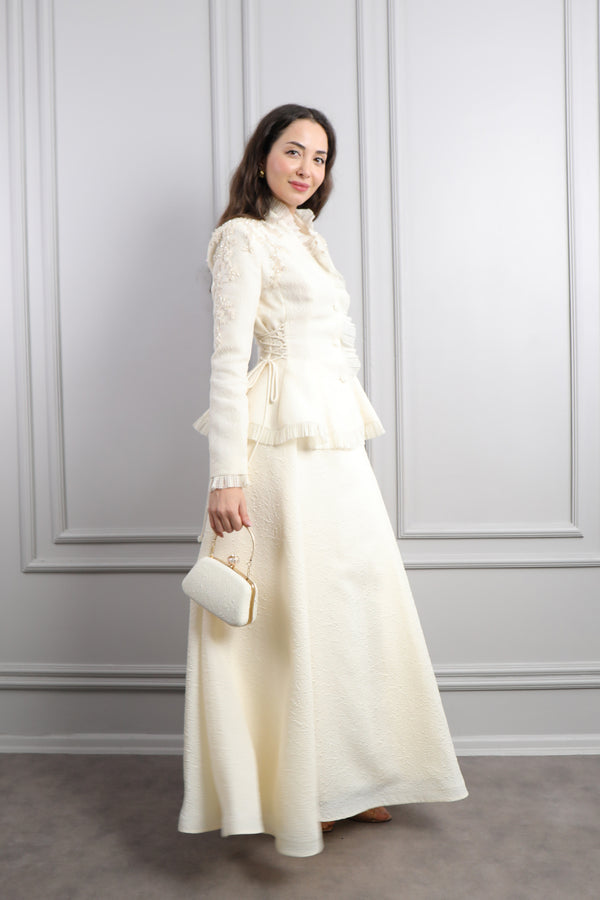 Ceketi Fırfırlı Boncuk İşlemeli Çanta Aksesuar Detaylı Etek Takım Ekru