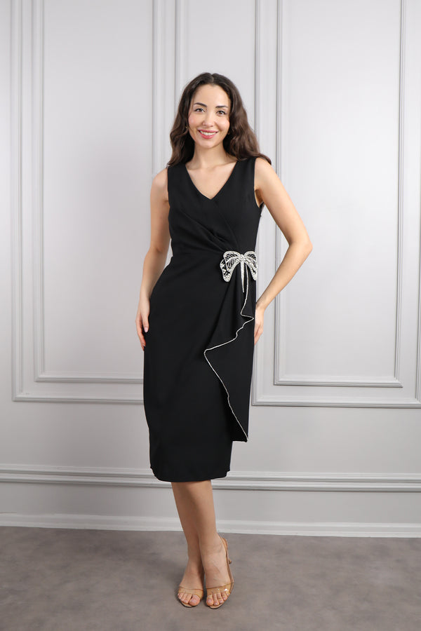 V Yaka Beli Fiyonk Görünümlü Büyük Beden Midi Elbise Siyah