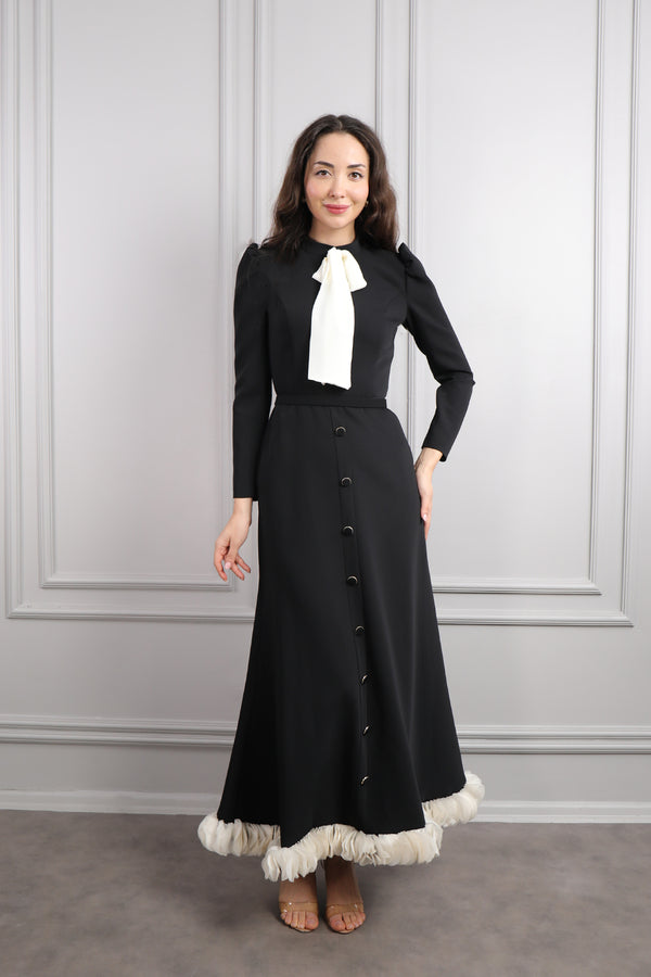 Yakası Bağlamalı Önü Düğme Detaylı Elbise Siyah