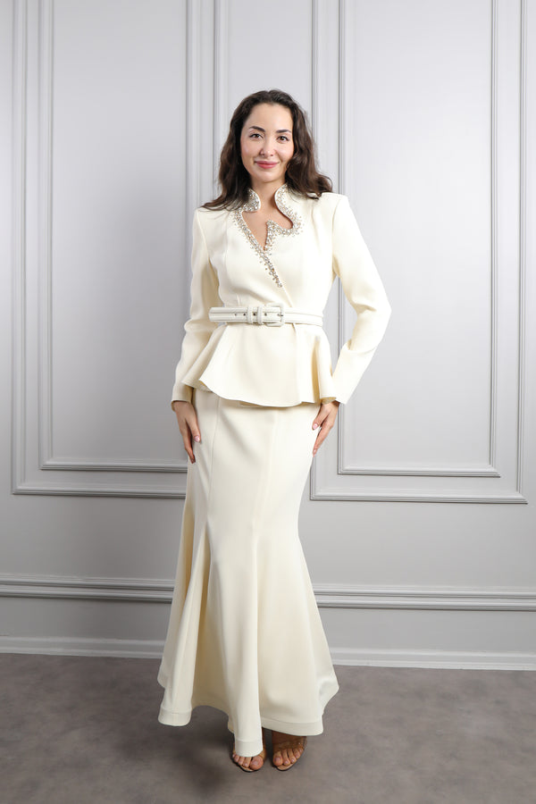 Asimetrik Yaka Beli Kemerli Taş Detaylı Etek Takım Ekru