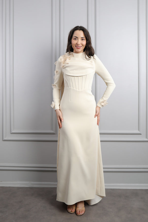 Önü Degaje Detaylı Çiçek İşlemeli Pelerinli Tesettür Abiye Bej