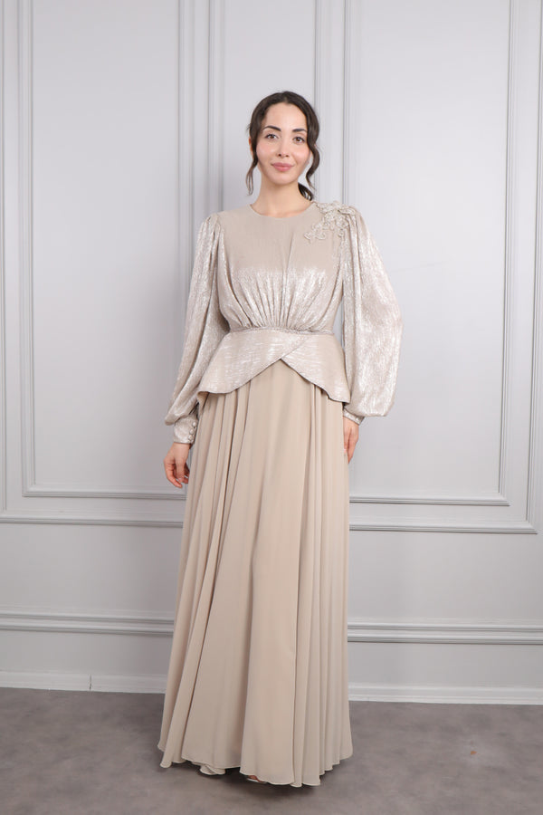 Oval Yaka Omuzu Boncuk İşlemeli Şifon Elbise Bej