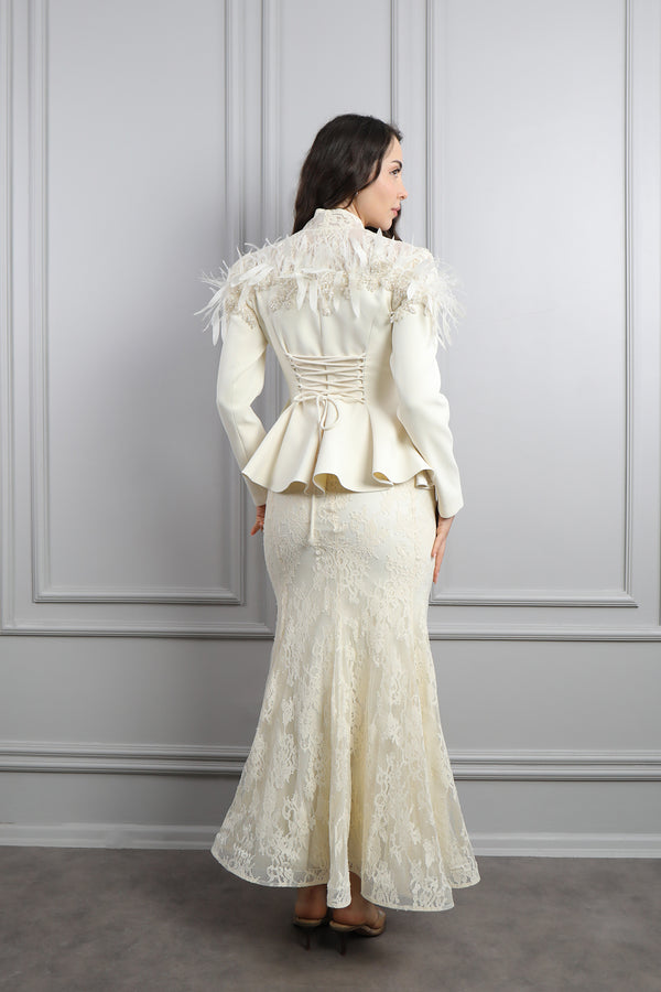 Omuzu Dantelli Tüy Detaylı Etek Takım Ekru