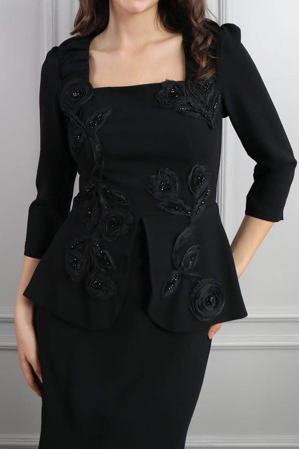 Kare Yaka Çiçek Detaylı Midi Boy Elbise Siyah