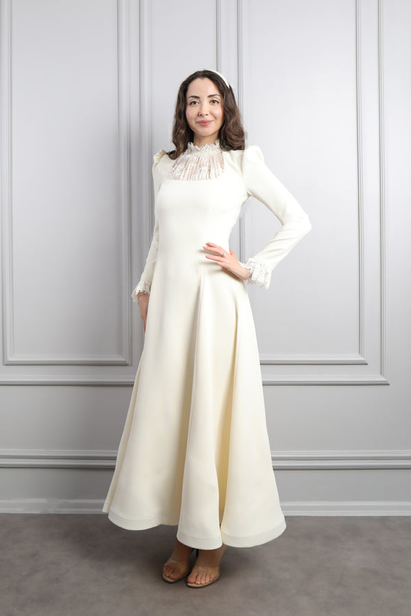 Hakim Yaka Dantelli Saç Aksesuar Detay Elbise Ekru