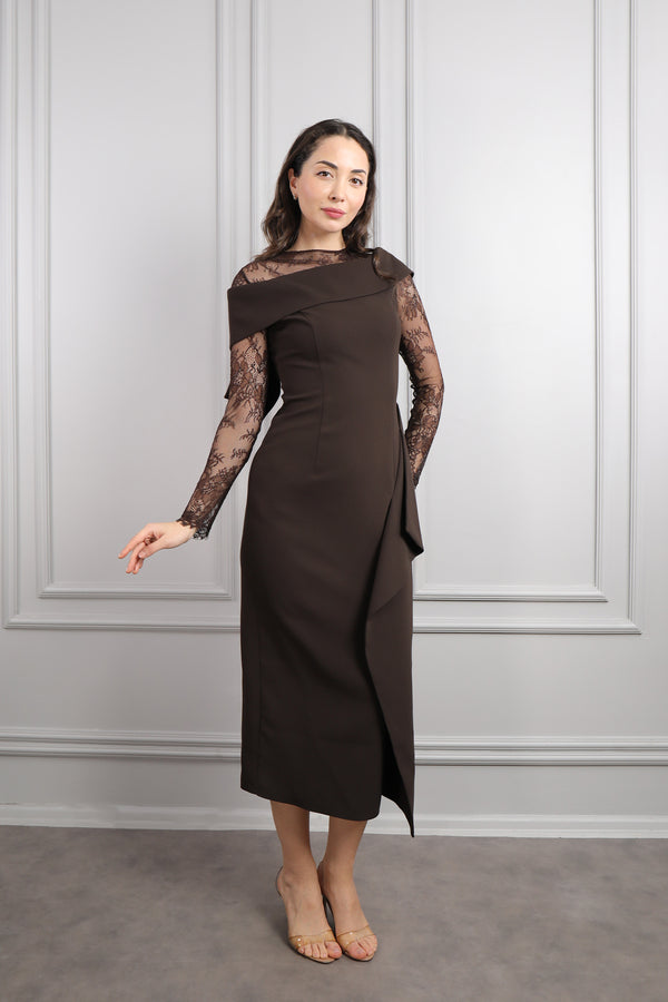 Kayık Yaka Transparan Detaylı Drapeli Midi Boy Elbise Kahve