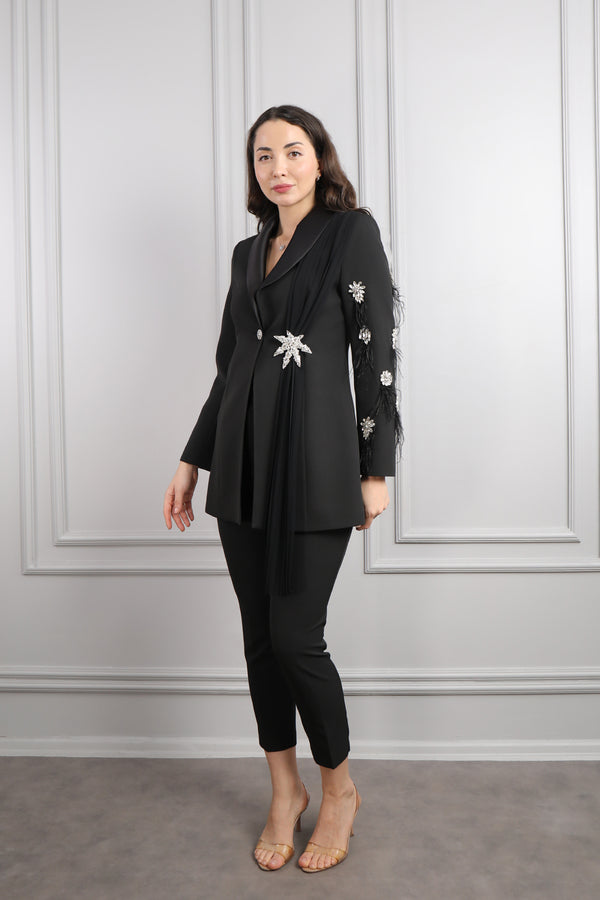 Ceketi Taş Detaylı Tüylü Pelerinli Büyük Beden Pantolon Takım Siyah