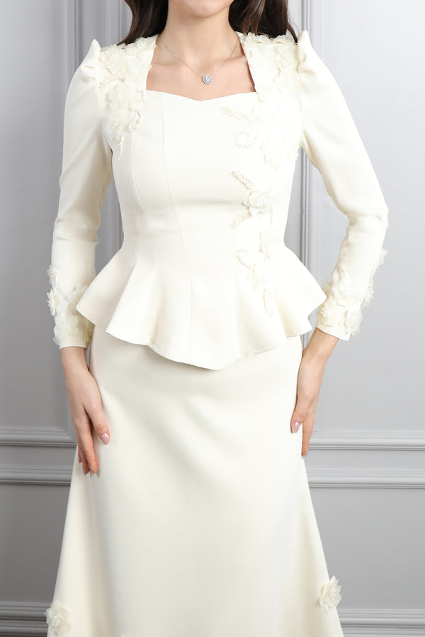 Kare Yaka Çiçek Detaylı Etek Takım Ekru