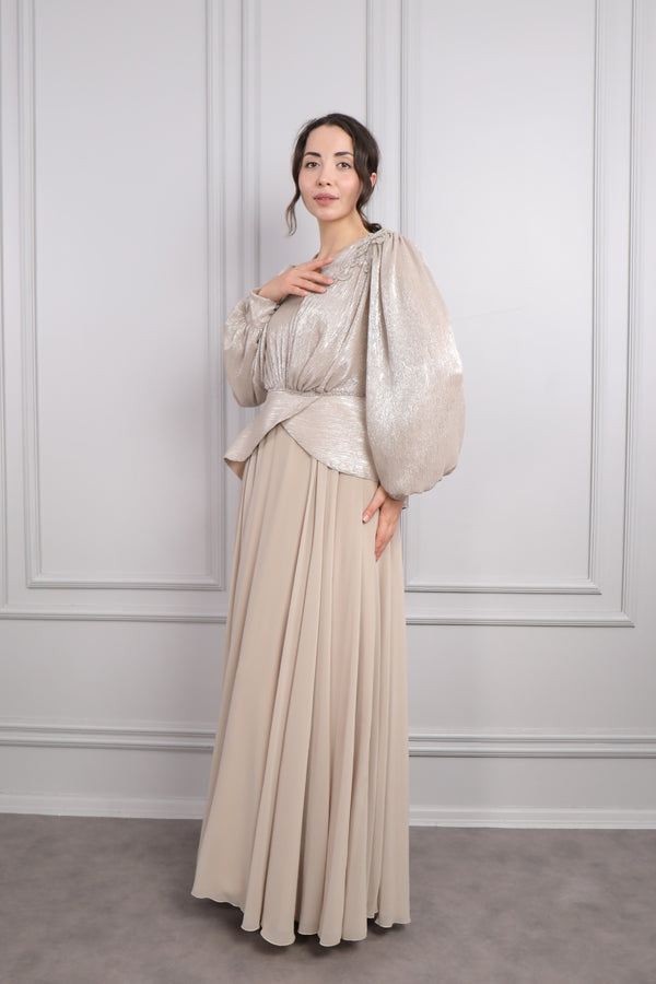 Oval Yaka Omuzu Boncuk İşlemeli Şifon Elbise Bej