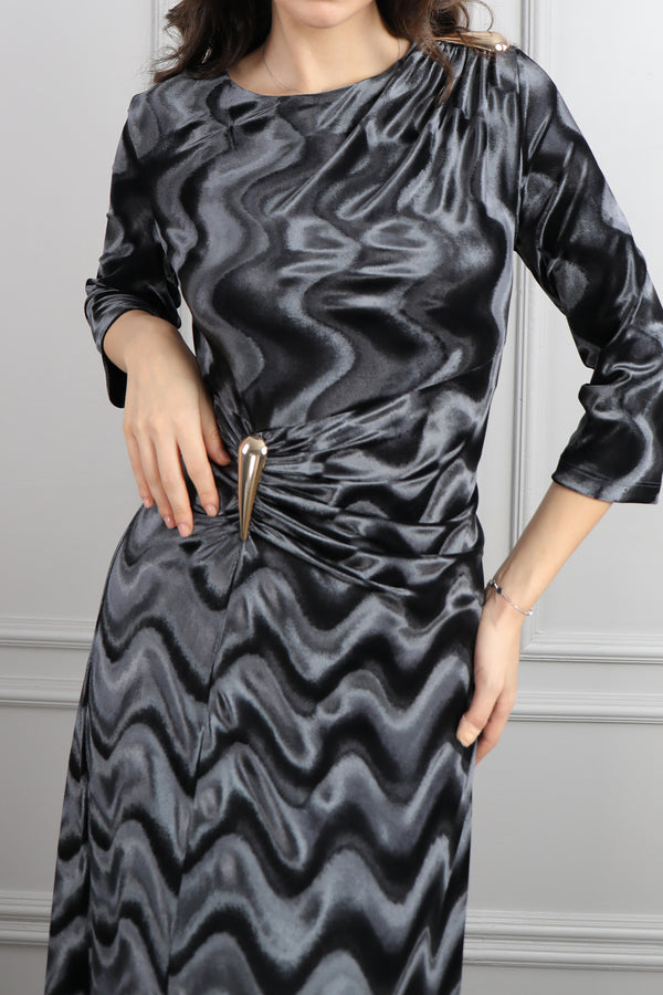 Beli Gold Detaylı Desenli Büyük Beden Kadife Elbise Gri