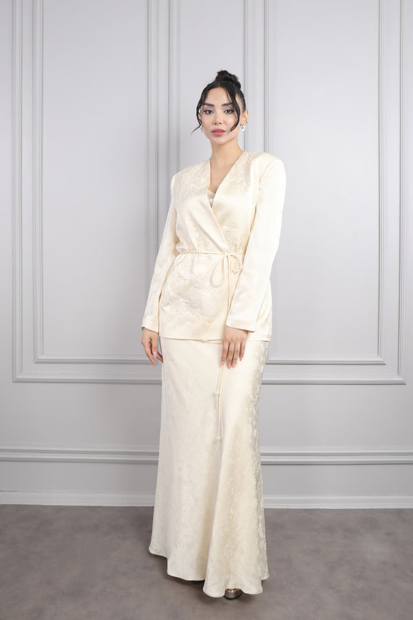 Ceketi Boncuk İşlemeli Desenli Beli Kuşaklı Saten Etek Takım Ekru