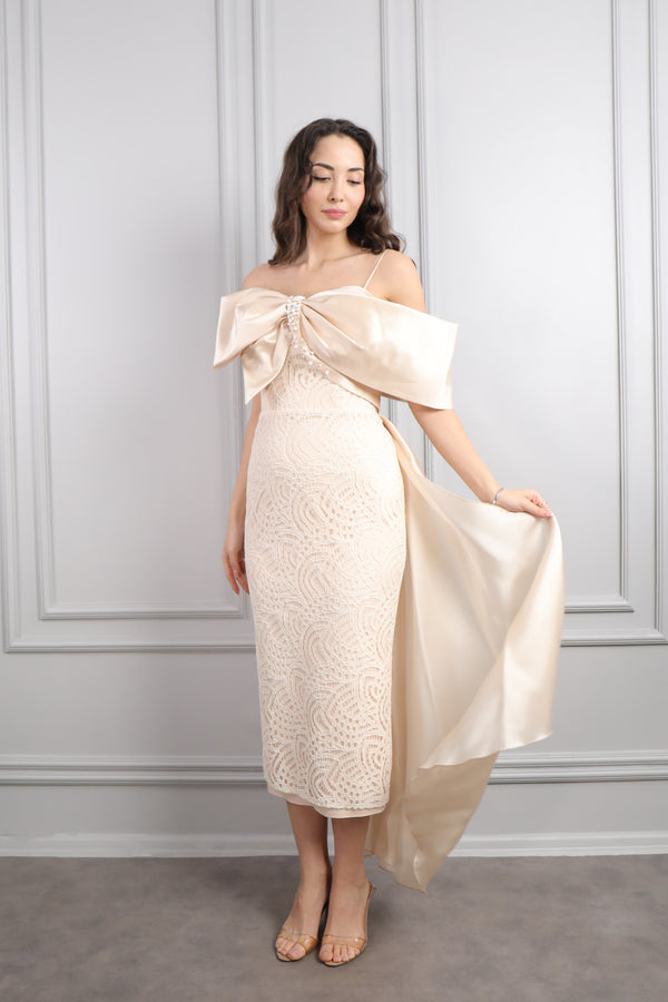 İnce Askılı Fiyonk Detaylı Drapeli Büyük Beden Midi Boy Abiye Gold