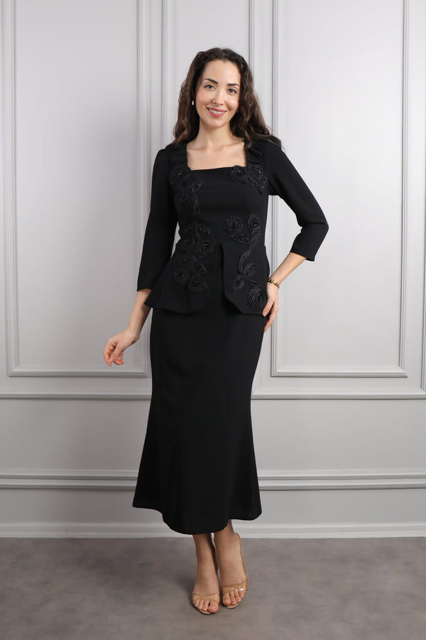 Kare Yaka Çiçek Detaylı Midi Boy Elbise Siyah