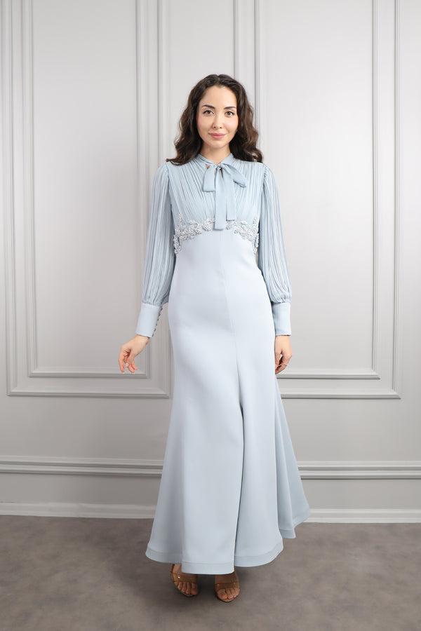 Yakası Bağlamalı Beli Boncuk İşlemeli Elbise Mavi