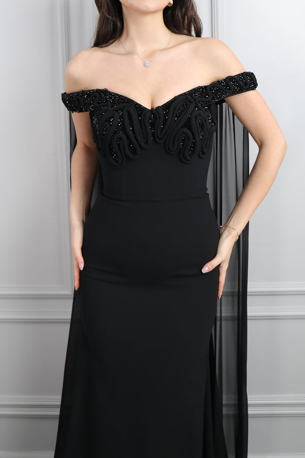 Kayık Yaka Boncuk İşlemeli Sırtı Pelerinli Balık Model Abiye Siyah